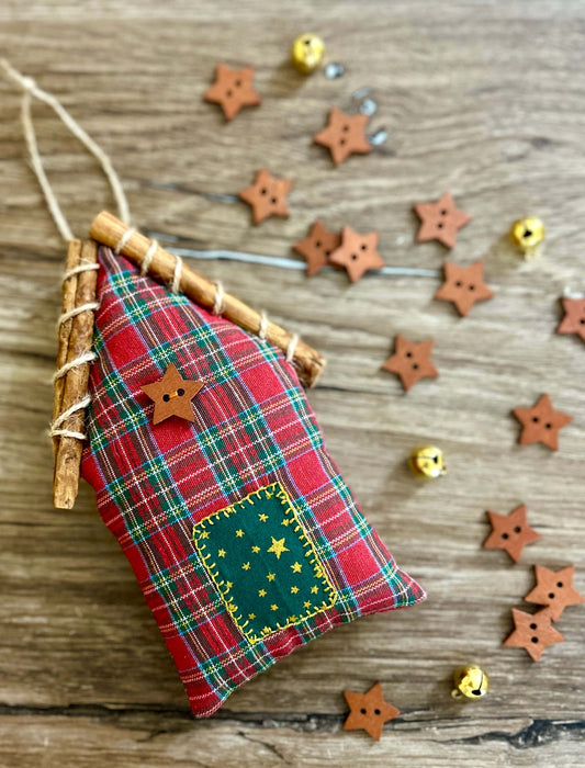 Decoración Navideña textil Casita Canela